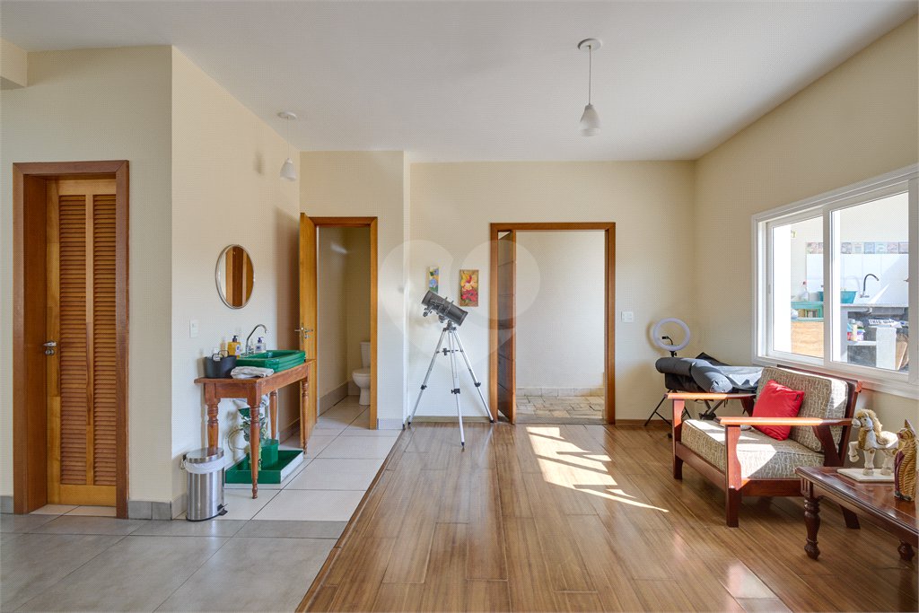 Casa à venda com 5 quartos, sendo 3 suítes, no condomínio Triplex, São Paulo - SP