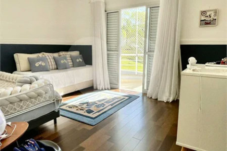 Casa à venda em Tamboré, toda reformada e decorada por arquitetos renomados