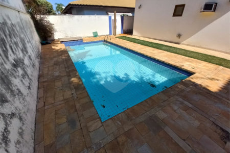 Casa Térrea no Condomínio Damha I,