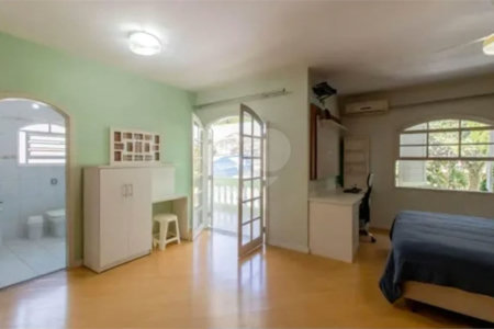 Sobrado à venda no Jardim Bom Clima, com 300 m² com 3 dormitórios piscina e churrasqueira