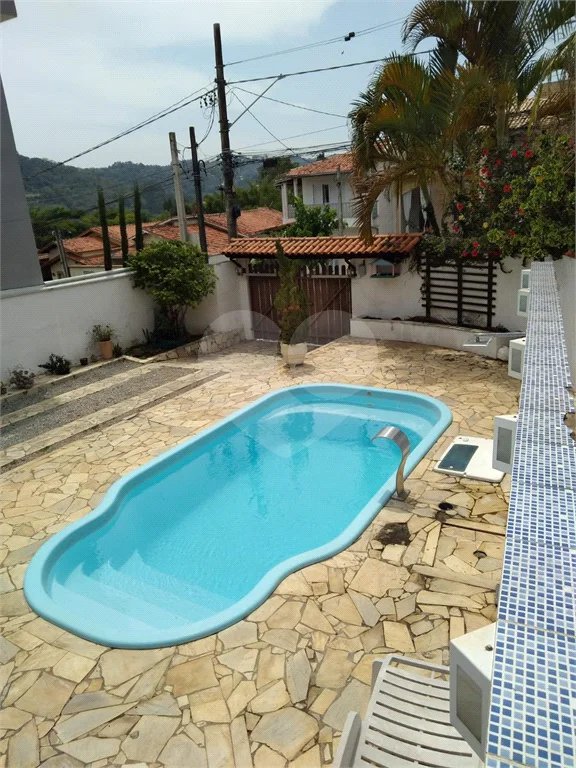Casa com 3 dormitórios para locação, 222 m² - Vila Borghesi - São Roque/SP
