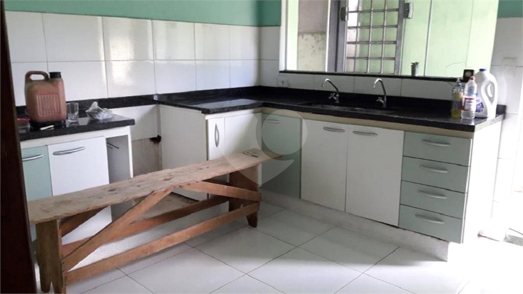 Casa térrea no Condomínio Samambaia.