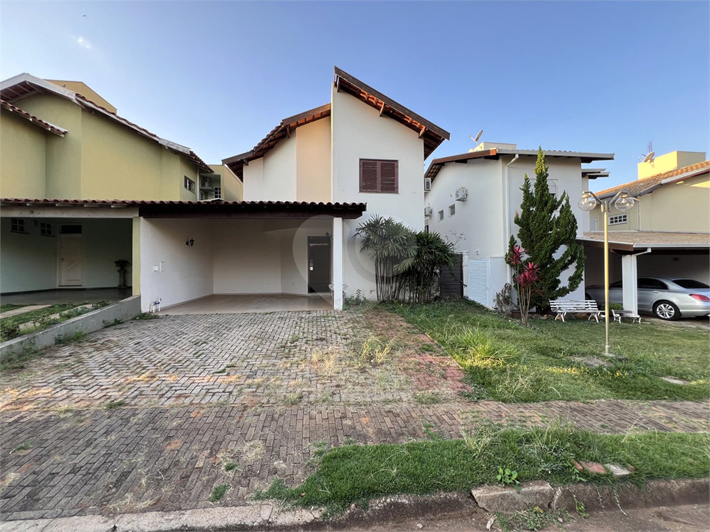 CASA COM 3 QUARTOS NO CONDOMÍNIO GRAND VILLE
