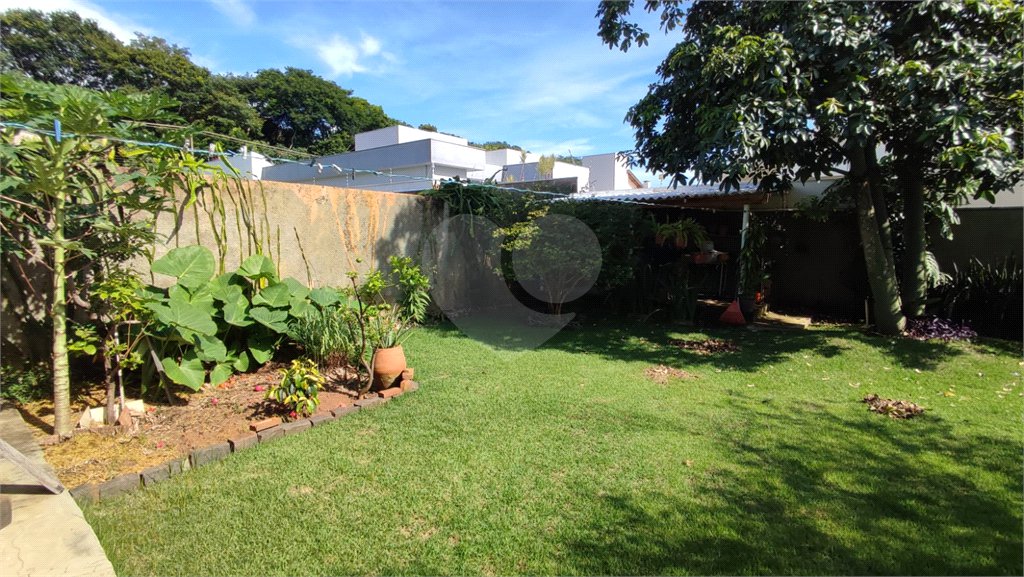Casa à Venda de 3 dormitórios em São Carlos, no bairro Parque Santa Marta