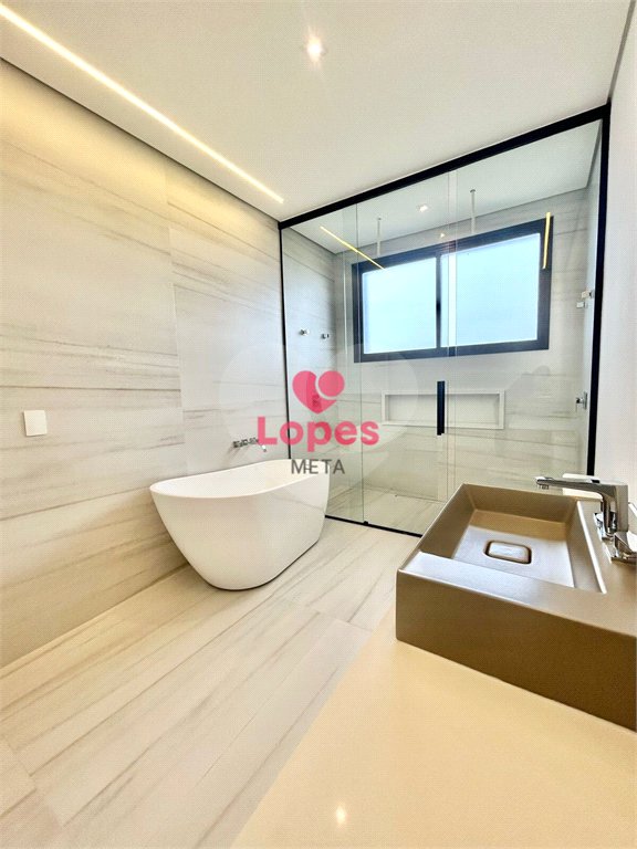 CASA LINDA NO CONDOMINIO RESERVA DO PARATEHY COM 4 DORMITORIOS, 4 SUÍTES, PISCINA, ELEVADOR, SJC