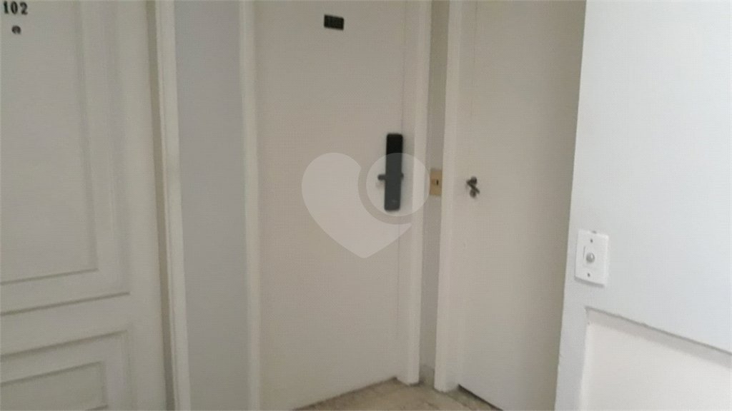 Venda apartamento 2 dormitórios, vaga de garagem fixa, lazer completo. Campo Belo. SP.