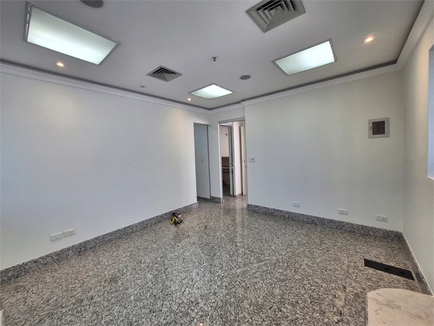 Oportunidade - Sala comercial no Condomínio Morumbi Medical Center com 52m² 2 vagas