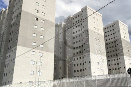 Apartamento no Condomínio Parque dos Manacás.