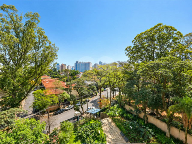 Apartamento à venda com 4 quartos, sendo 1 suíte,  em Alto da Boa Vista, São Paulo, SP