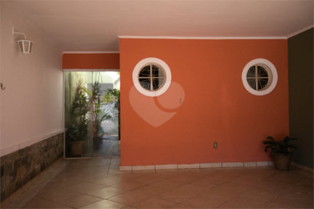 Casa com 4 Dormitórios e área de lazer com piscina