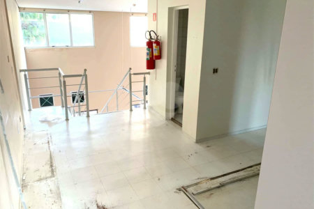 Aluga-se loja de rua, 230 m2, no Portal do Morumbi
