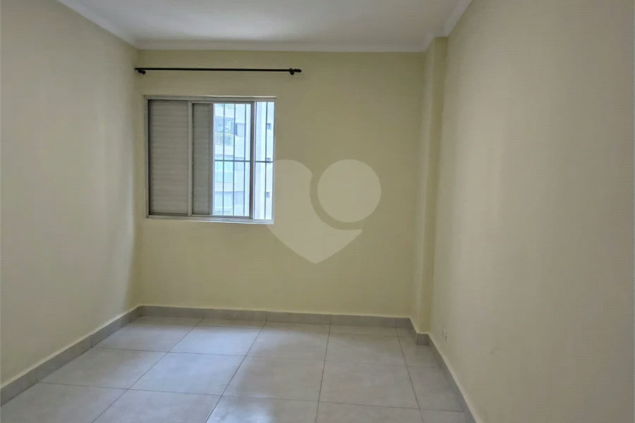 Apartamento com 2 Dormitórios , amplo com 77 metros e com vaga de garagem fixa