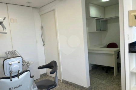Sala Comercial ideal para clinicas e próximo ao metrô.