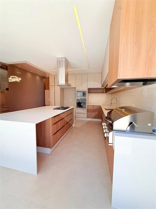 Casa térrea com 3 suítes no Condomínio Residencial Viena em Indaiatuba-SP - Acabamento de alto padrão - R$ 1.690.000,00 - AT 250 m² - AC 158 m² - 3 suítes,, sendo 1 suíte master com closet - Sala para dois ambientes (estar e jantar) - Cozinha planejada com ilha cooktop, forno elétrico e micro-ondas,