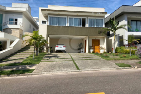Linda casa Condomínio Santa Isabel I
