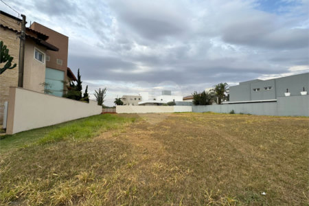 Terreno de 480m2 á venda, no condomínio Damha I, em São Carlos.