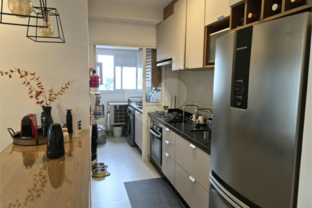 Oportunidade na Vila Leopoldina!! Apartamento com dois dormitórios, sendo uma suíte, dois banheiros, e com duas vagas.