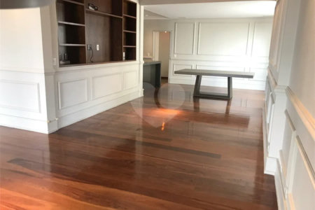 Apto 220 metros no Campo Belo. varanda, 5 vagas, 3 suítes. Visite