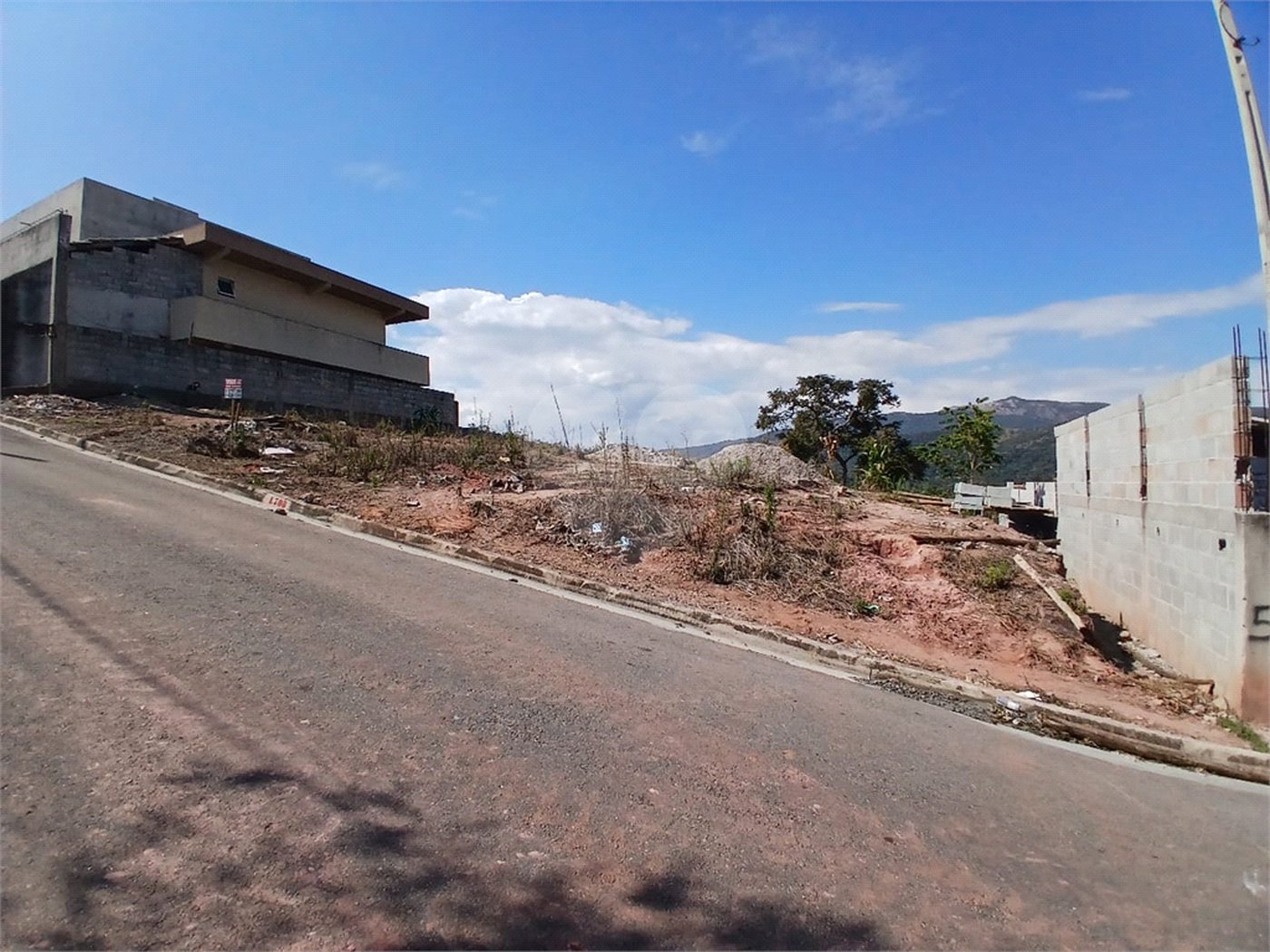 Terreno com 1000 m² à venda no Jardim Estância Brasil, com vista para a Pedra Grande