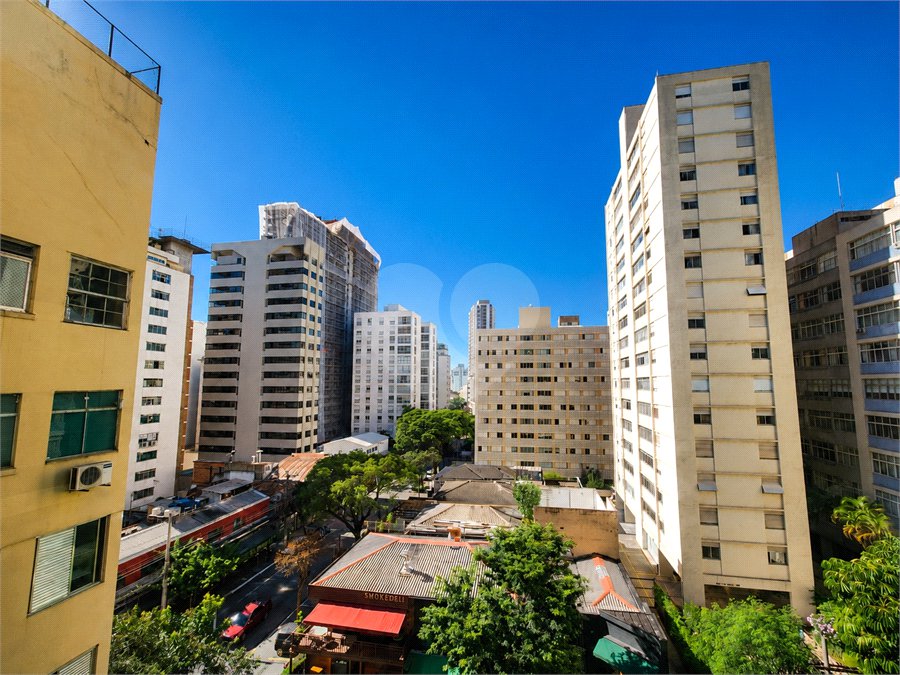 Apartamento reformado com 186 m² em Santa Cecília