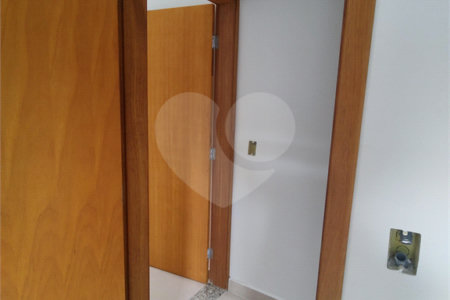 Casa térrea em Atibaia com 3 suítes, sala 2 ambientes, 2 vagas garagem, excelente localização, pronta para morar