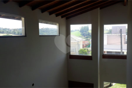 Sobrado à Venda no Condomínio Picollo Villagio com mobilha