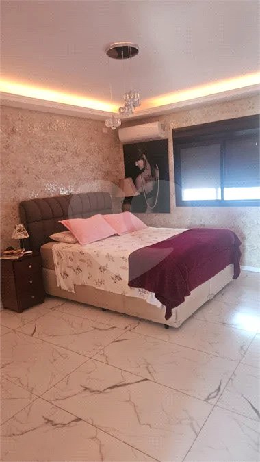 Indaiatuba- condominio Vale das Laranjeiras - Itaici - Terreno 3040,00 ms- construida 220ms - 3 dormitórios, sendo 2 suítes e uma suíte master com closet, além de uma sala ampla com 3 ambientes, Cozinha planejada,, campo de futebol/vôlei, Area de lazer com piscina, espaço gourmet com churrasque