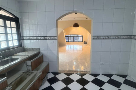 Sobrado com 3 quartos à venda em Interlagos - SP Aceita e estuda Permuta. Sobrado com 3 quartos à venda em Interlagos 3 dormitórios/1 suíte e 2 vagas