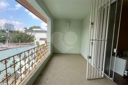 Casa à venda com 3 suítes em Vila Cordeiro, São Paulo, SP
