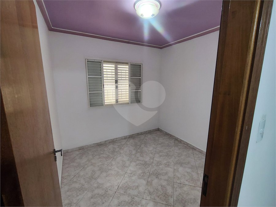 Casa ampla com 3 Quartos e 1 Suíte