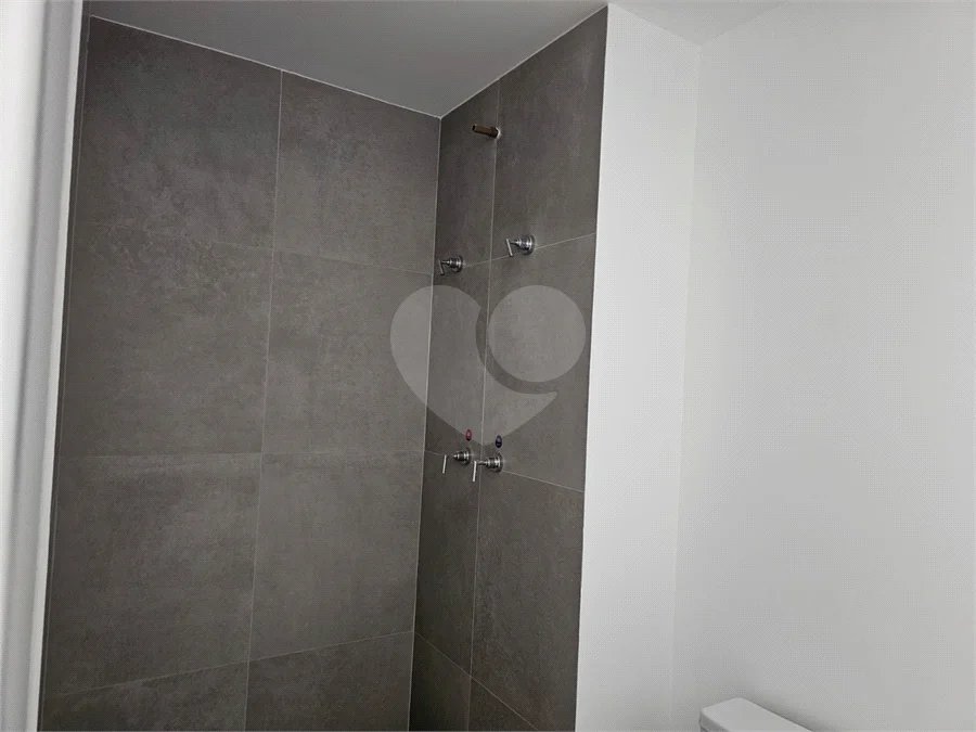 Casa Ibirapuera Apartments da Cyrela, a poucos minutos do Parque Ibirapuera, na Vila Clementino, com fácil acesso a Av. 23 de Maio e ao Shopping Santa Cruz. Apartamento de 2 dorms,, 1 suíte, 1 vaga de garagem.. Um condomínio com área de lazer tipo clube.