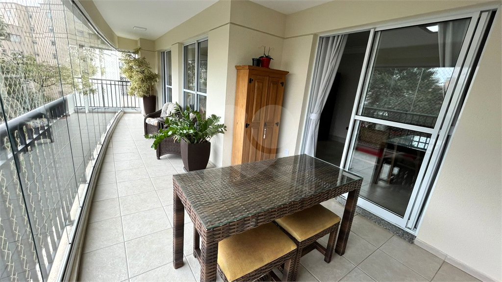 Apartamento à venda com 4 quartos, sendo 3 suítes, em Cambuci, São Paulo, SP
