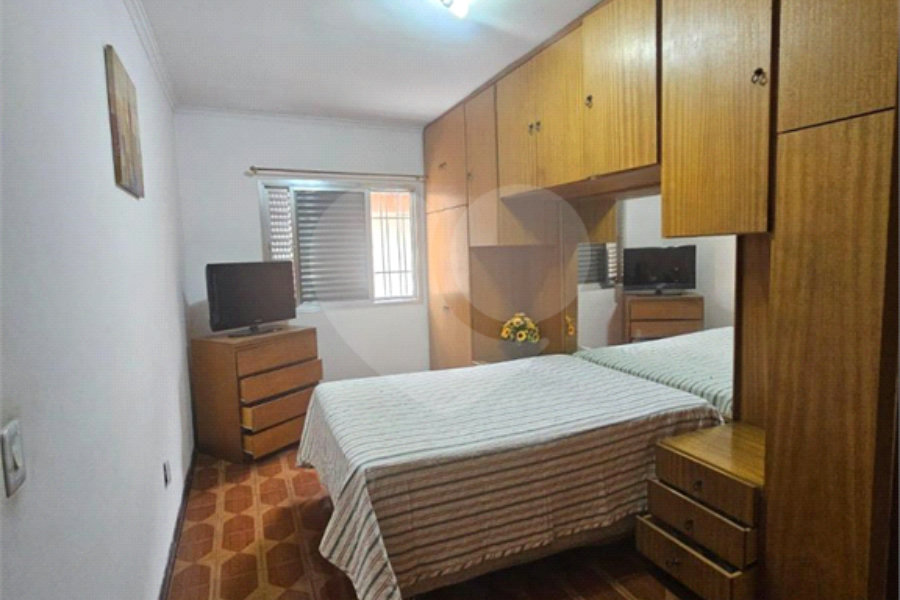 Casa Térrea na Vila Formosa de 233m2 com 3 dorms, 1 suíte, 3 banheiros e 4 vagas. Estuda permuta.