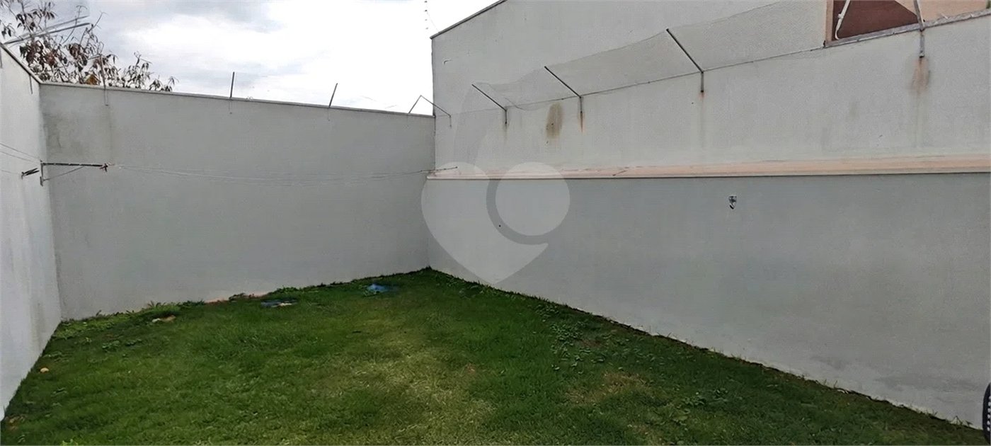 Casa Nova (Apenas 2 Anos) com Suíte: Conforto, Segurança e Localização Privilegiada!
