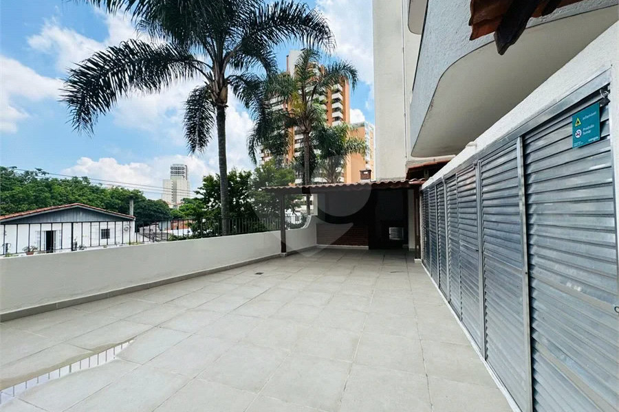 Vende-se Apartamento de 2 Quartos com Sacada na Vila Mascote