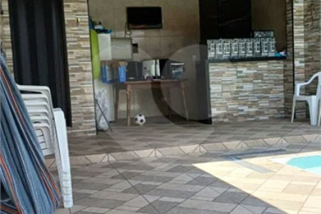 Casa de 2 quartos em Rua Orange, Vila Luzita, Santo André - Venda!