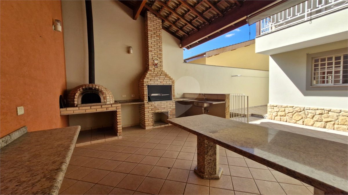 Casa sofisticada à venda em bairro nobre de Atibaia | 3 dormitórios | 408 m²