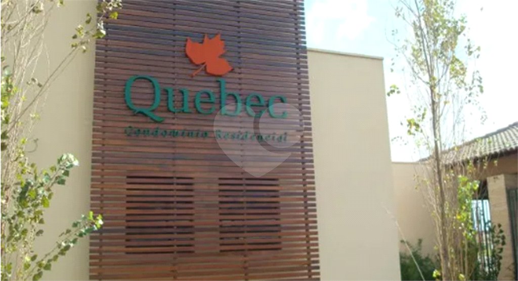 Casa térrea com piscina para venda no Condomínio Quebec.