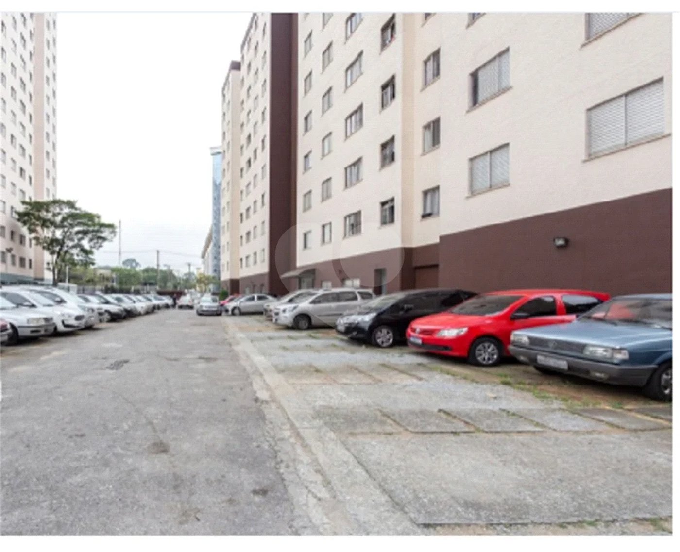 Apartamento na Mooca de 2 dormitórios, sala cozinha e banheiro, com portaria, academia e portaria.