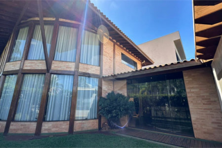 Casa para venda no Condomínio Vivenda do Broa.