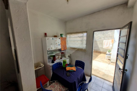 Casa térrea a venda na Vila Lutfalla