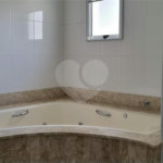 Lindo sobrado com 4 suites e piscina à venda, 365m², por R$ 2.450.000,00 no condomínio Villa Suiça, em Indaiatuba/SP.