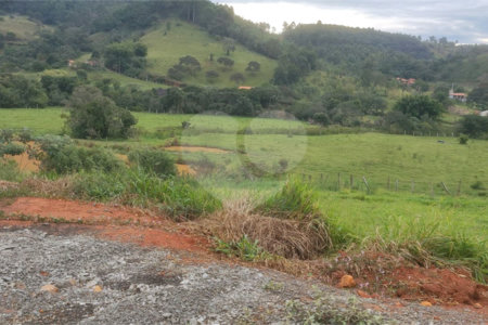 Terrenos de 300 metros em condomínio fechado e prontos para construir na região de Atibaia