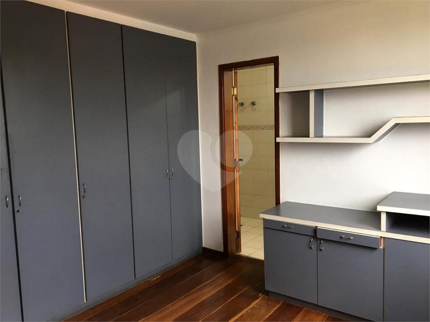 Apartamento no Bosque da Saúde com 4 dormitórios.