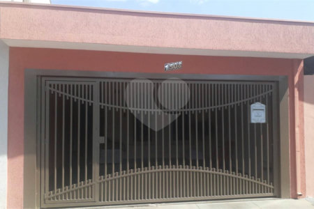 Casa térrea no Jardim Beatriz.