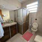 Ampla casa no condomÍnio Parque Fehr, contendo: