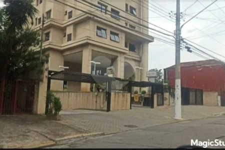Sala comercial com 35m² , 1 vaga , 1 banheiro , à venda na Penha.