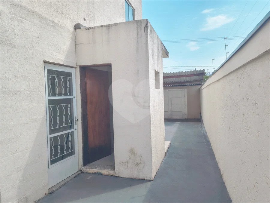 Casa com Suíte Master, Closet, Piscina e Espaço Gourmet Próxima ao Parque Ecológico- 03 quartos -com quintal