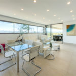 Apartamento de 03 dormitórios sendo 02 suítes com 02 vagas de garagem.