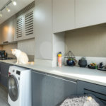 Apartamento a venda na Rua Gaspar Lourenço totalmente reformado - 2 quartos, varanda